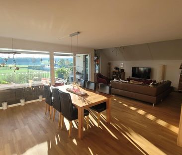 Grosszügige 4.5-Zimmer-Maisonette-Wohnung mit Weitsicht - Foto 2
