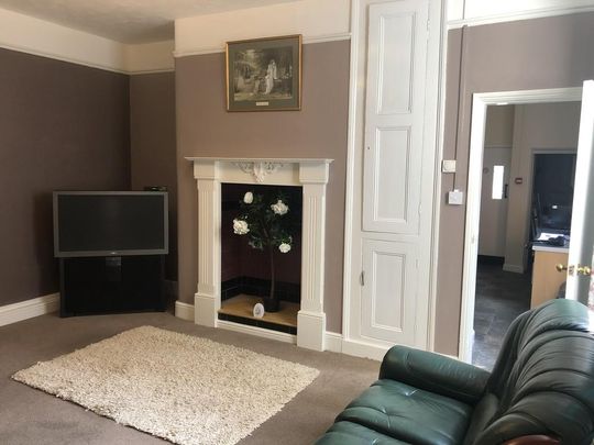 1 bedroom in a house share to rent - Photo 1