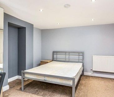 4 bedroom flat to rent - Photo 4
