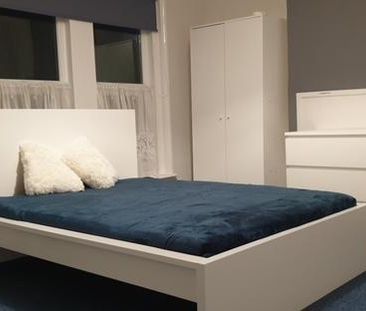 4 bedroom end of terrace house to rent - Photo 4