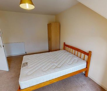 4 bedroom detached house to rent - Photo 4