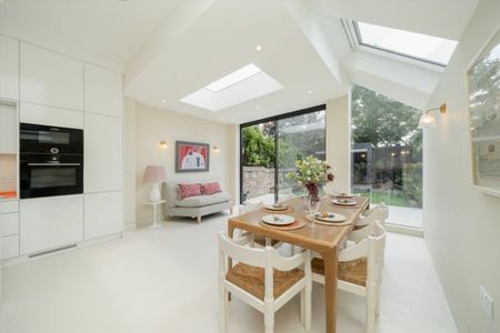 Clifford Gardens, NW10, London - Photo 2