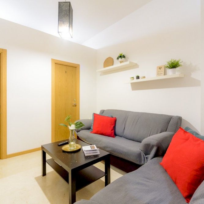 Nice attic room in Madrid - Photo 1