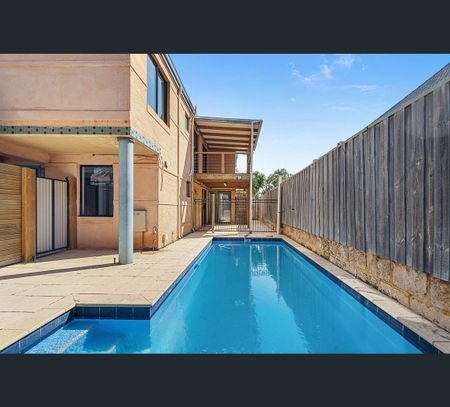4/104 Deanmore Road, Scarborough, WA 6019 - Photo 2