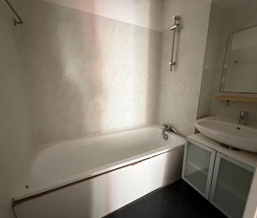 Location Appartement 3 pièces 71m² LYON 7ème - Photo 4