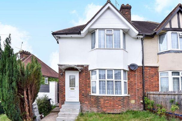 Totteridge Road, High Wycombe - Photo 1