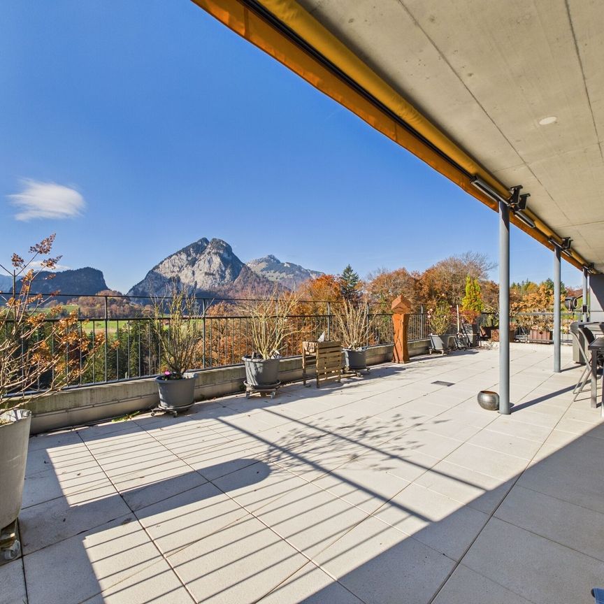 Helle, moderne 4.5-Zimmer-Wohnung mit einzigartiger Terrasse und Panorama-Aussicht in Spiez - Foto 1