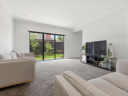 Welcome Home - Convenience and Style - Photo 4