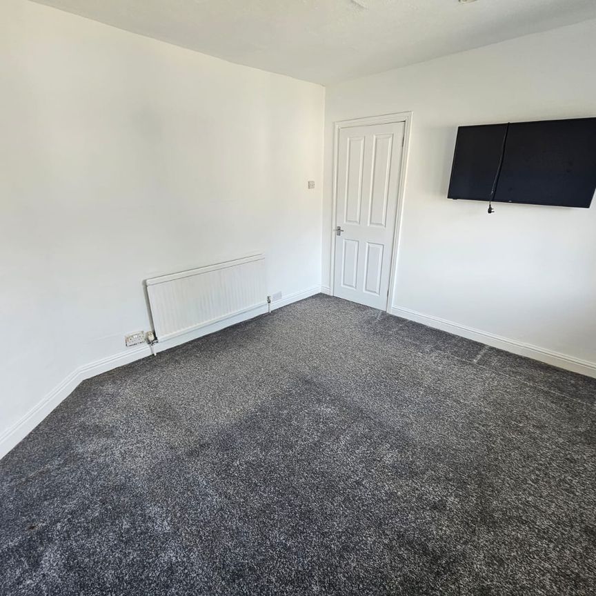 3 Bed - 887 York Road, Leeds - LS14 6HL - Professional - Photo 1