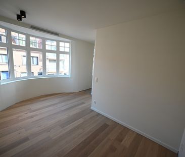 Volledig vernieuwd appartement in centrum - Photo 2