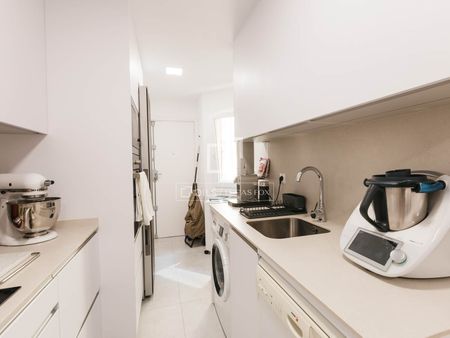 Excellent 4 Bedroom apartment for rent in Recoletos, Madrid - Photo 3