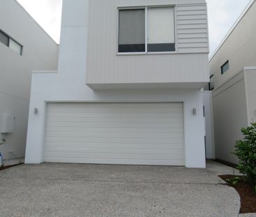 Stylish Lakeside Living in Birtinya - Photo 1