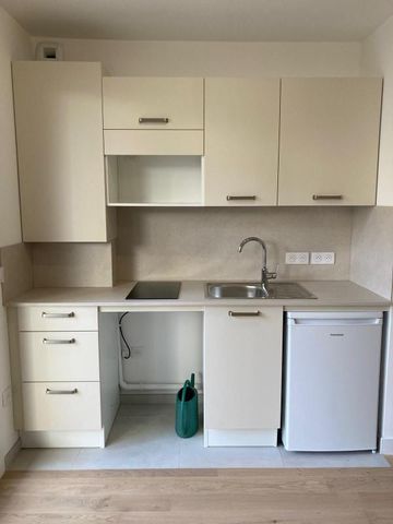 Location Appartement 1 pièce 31m² ISSY LES MOULINEAUX 92130 - Photo 2