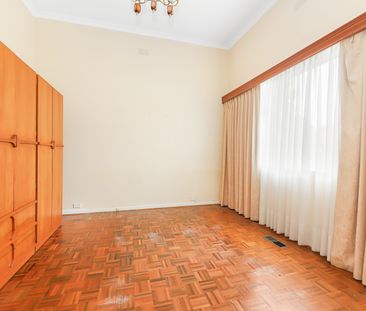 2 St James Street, Moonee Ponds VIC 3039 - House For Rent | Domain - Photo 3