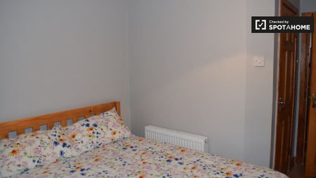 Room for rent in 4-bedroom apartment in Glasnevin, Dublin - Photo 4