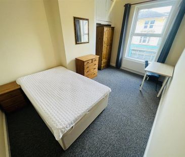 5 bedroom flat to rent - Photo 6