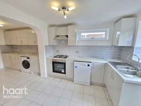 4 bedroom detached house to rent - Photo 2