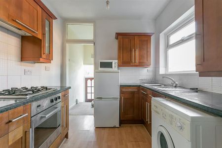 3 bedroom flat to rent - Photo 5