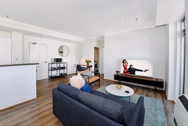 Chic 1-bedroom apartment near Melbourne Central Station - Photo 1