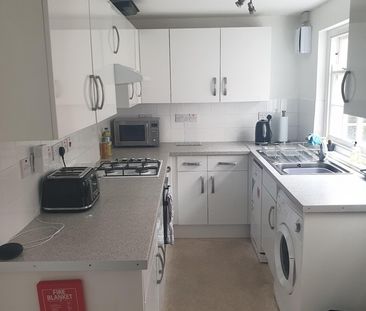 1 Bed Flat, Meridian Place, BS8 - Photo 3