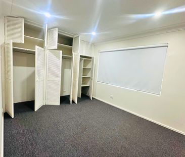 Modern 3 Bedroom, 2 Bathroom House – Easy Access to Public Transport - Photo 3