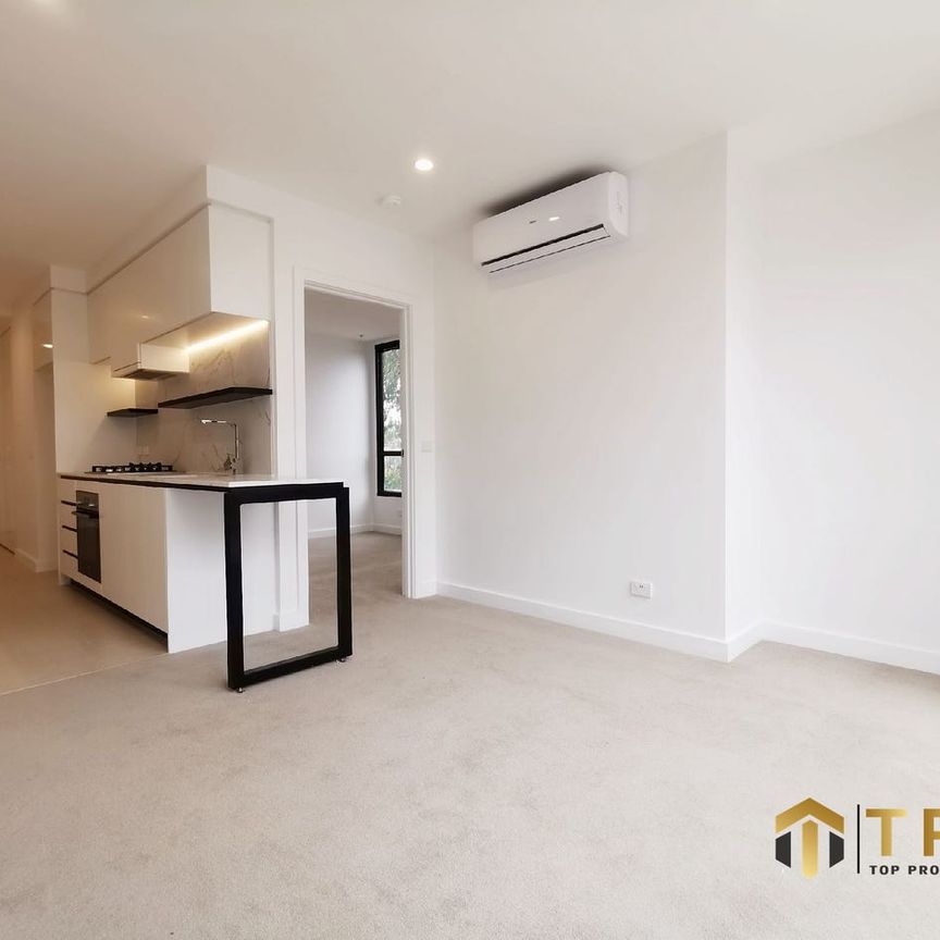 Modern 1 Bedroom Plus 1 Study Apartment - Photo 1