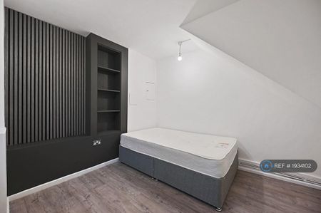 4 bedroom flat to rent - Photo 2