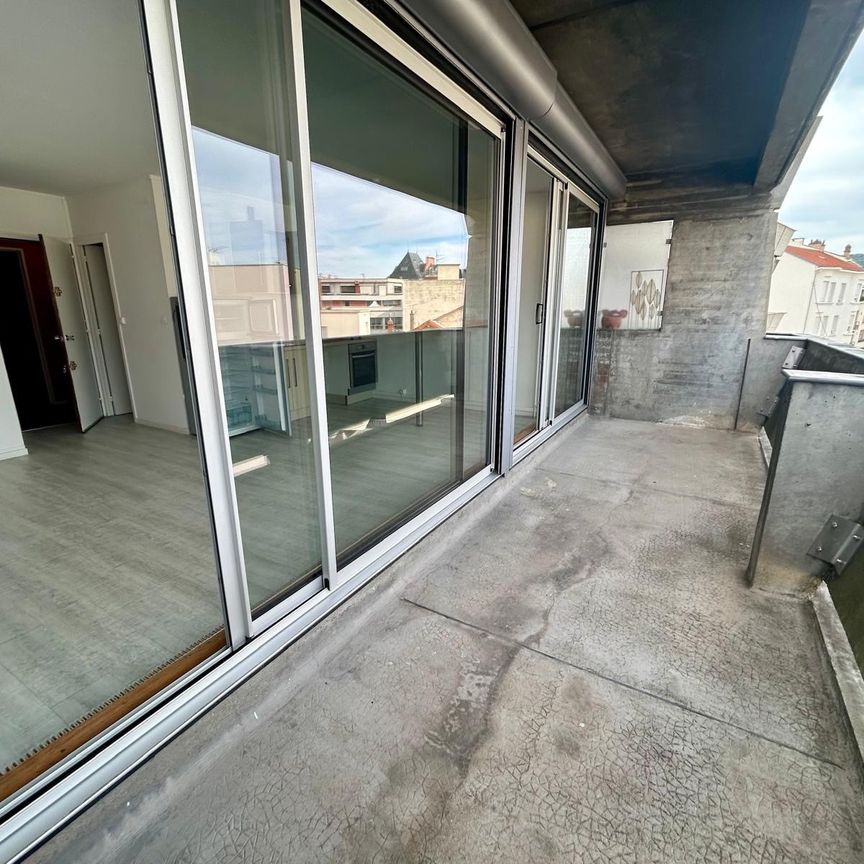 Location Appartement 1 pièce 28m² CHAMALIERES 63400 - Photo 1