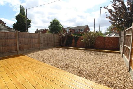 2 bedroom end of terrace house to rent - Photo 5
