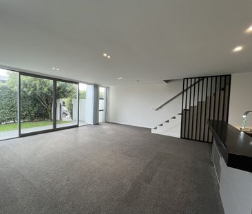 Modern home in the heart of Wigram! - Photo 1