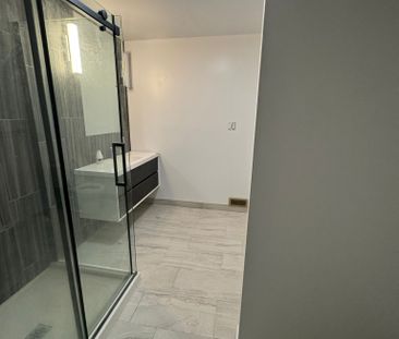 240 Blackburn - Photo 4