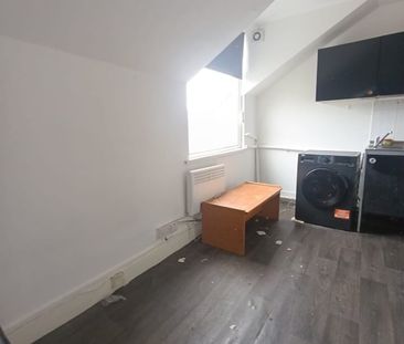 1 Bed Flat, Romford Road, E7 - Photo 2