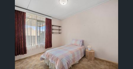 Belmont family home - Photo 2