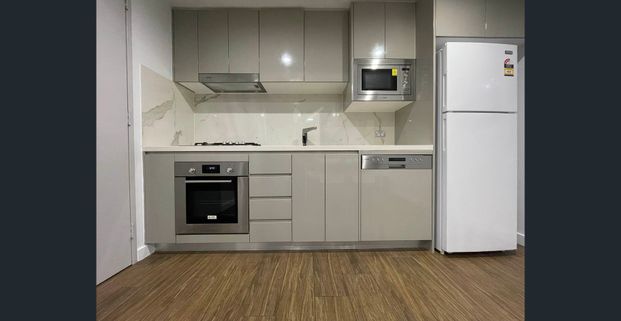 ✨ Modern 2 Bedroom Apartment with Stunning Views in Waterloo - Photo 1