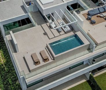 4 Bedroom Villa For Rent in Nueva Andalucía, Málaga - Photo 5