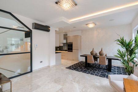 Saddle Yard, Mayfair, London, W1J - Photo 2