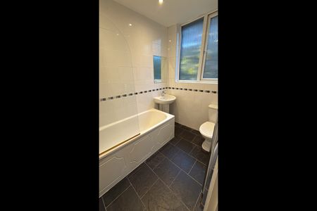 Room in a Shared Flat, Sanderstead Road, CR2 - Photo 5