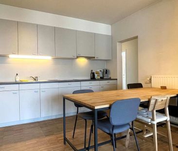 Appartement te huur in Antwerpen voor € 925 met 2 slaapkamers - Photo 3