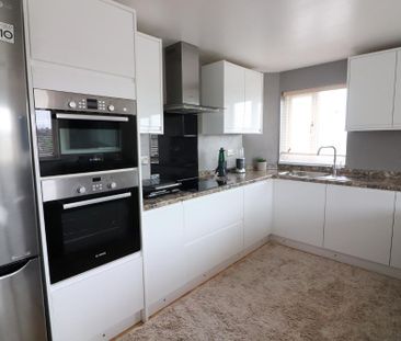 3 Bedroom Flat To Rent - Photo 3