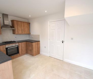 2 bedroom terraced house to rent - Photo 3