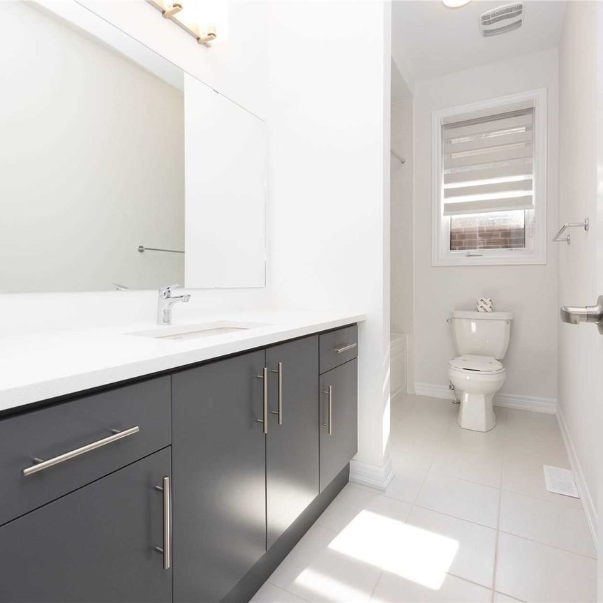 For Lease - 10 Sprucedale Way, Whitchurch-Stouffville, Ontario - Photo 1