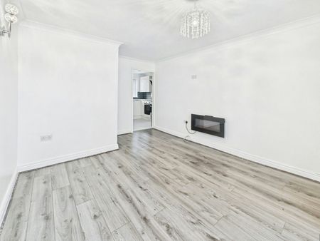Flat to rent on - Photo 3