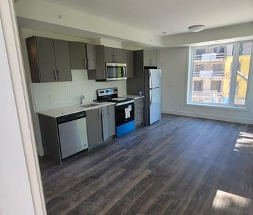 2 bedroom condo Waterloo - Photo 2