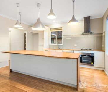 LOW-MAINTENANCE AND CENTRAL CONVENIENCE - Photo 1