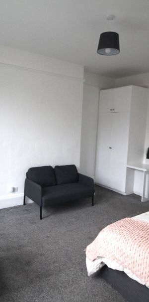 1 Bedroom Apartment - Photo 1