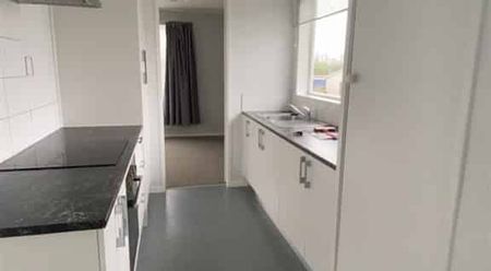 Spacious 3-Bedroom Home with 2 Outside Sleepouts - Photo 5