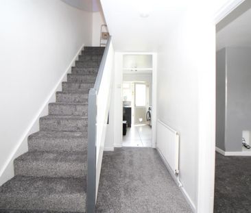 3 Bedroom House - Terraced To Let - Photo 3