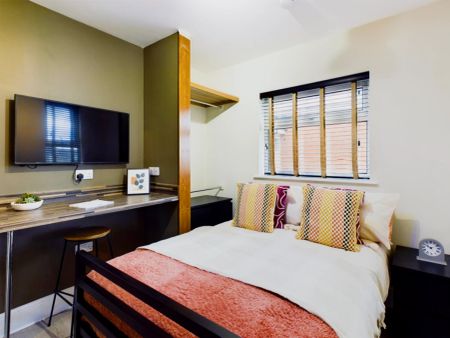 7 Bedroom House - Photo 4