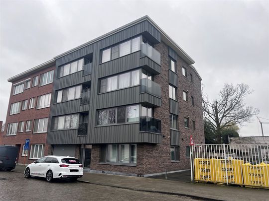 Lichtrijk appartement met 2 slaapkamers, ingerichte keuken en fietsenstalling! - Photo 1