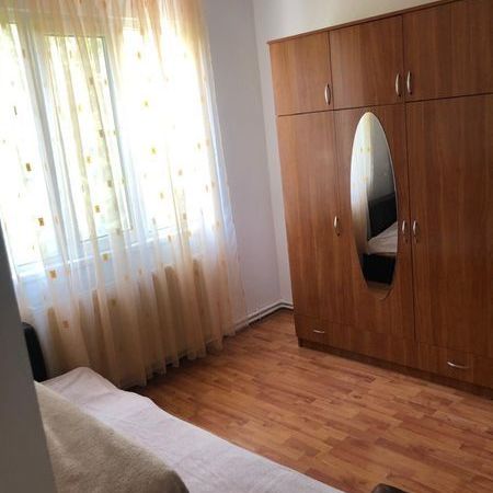 Inchiriez apartament doua camere Neacsu - Photo 2